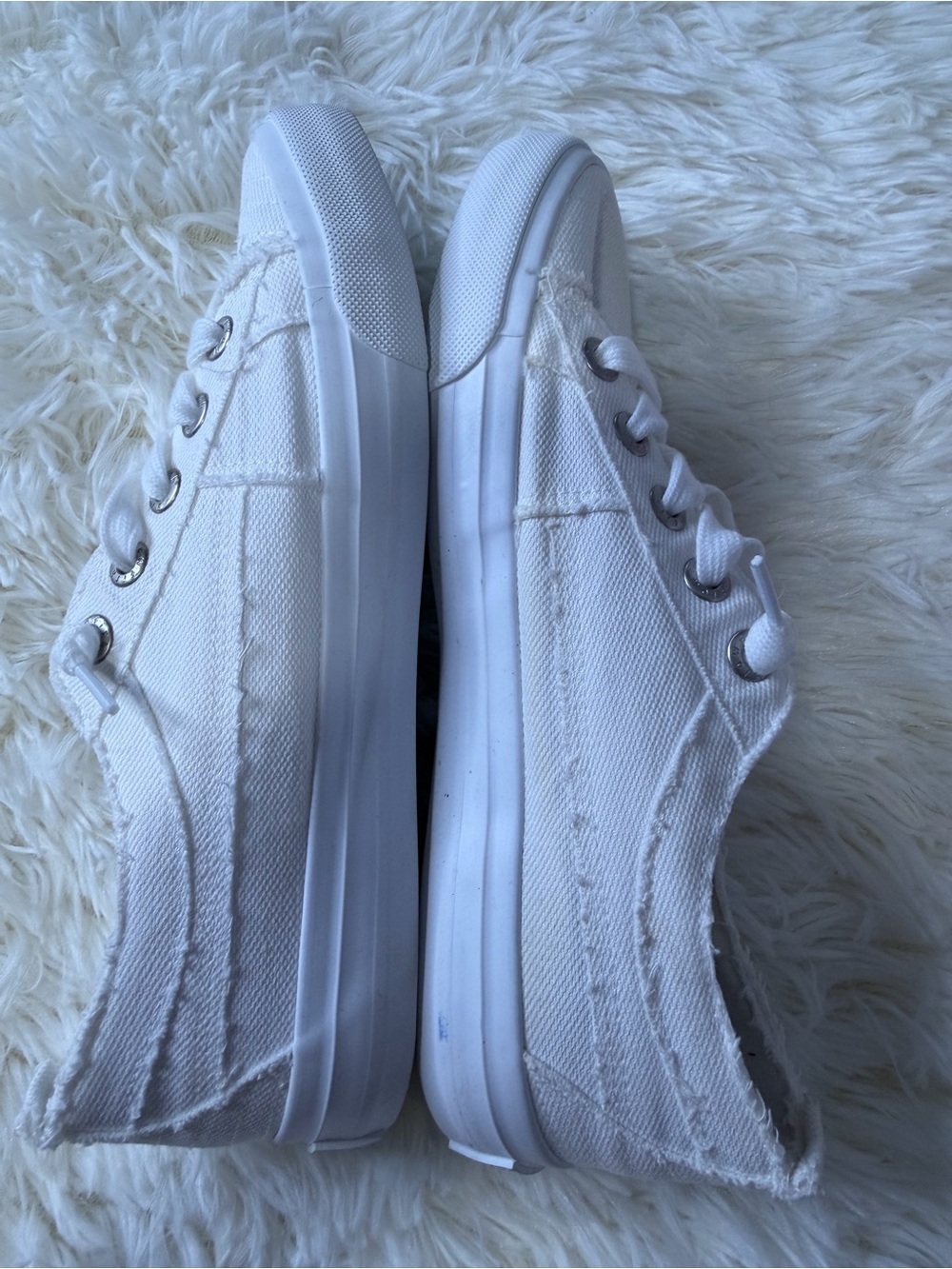 Blowfish White Canvas Sneakers with Floral Embroidery Size 8 cottagecore Beach - Picture 6 of 8
